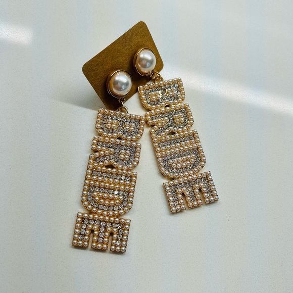 NEW sparkly BRIDE earrings! Rhinestone & Pearl-catches the light! ✨check video✨ - Picture 3 of 10